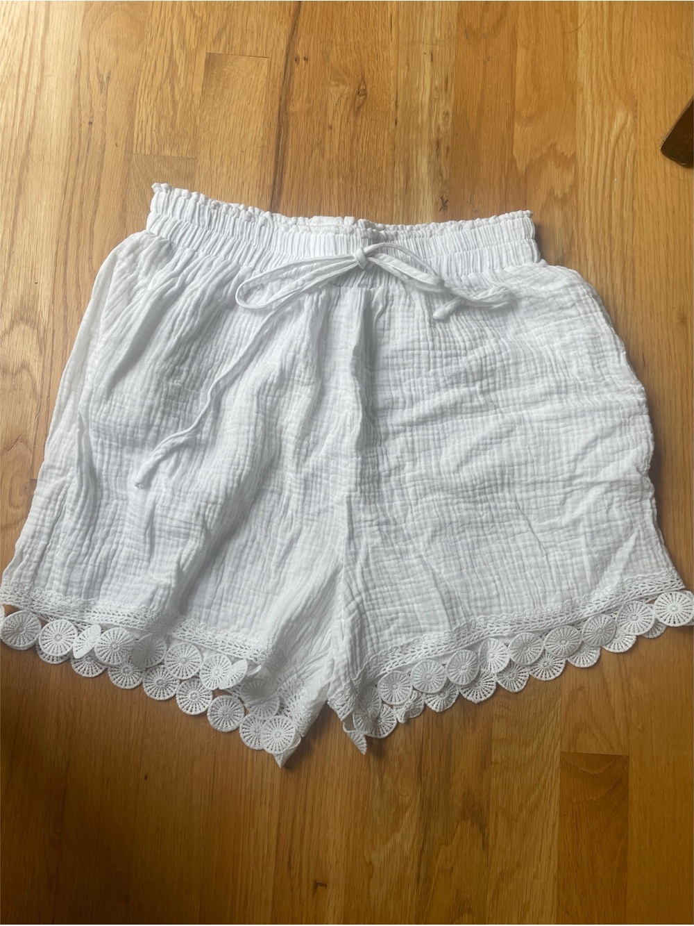 Cupshe White High-Waist Gauze Shorts with Lace Trim